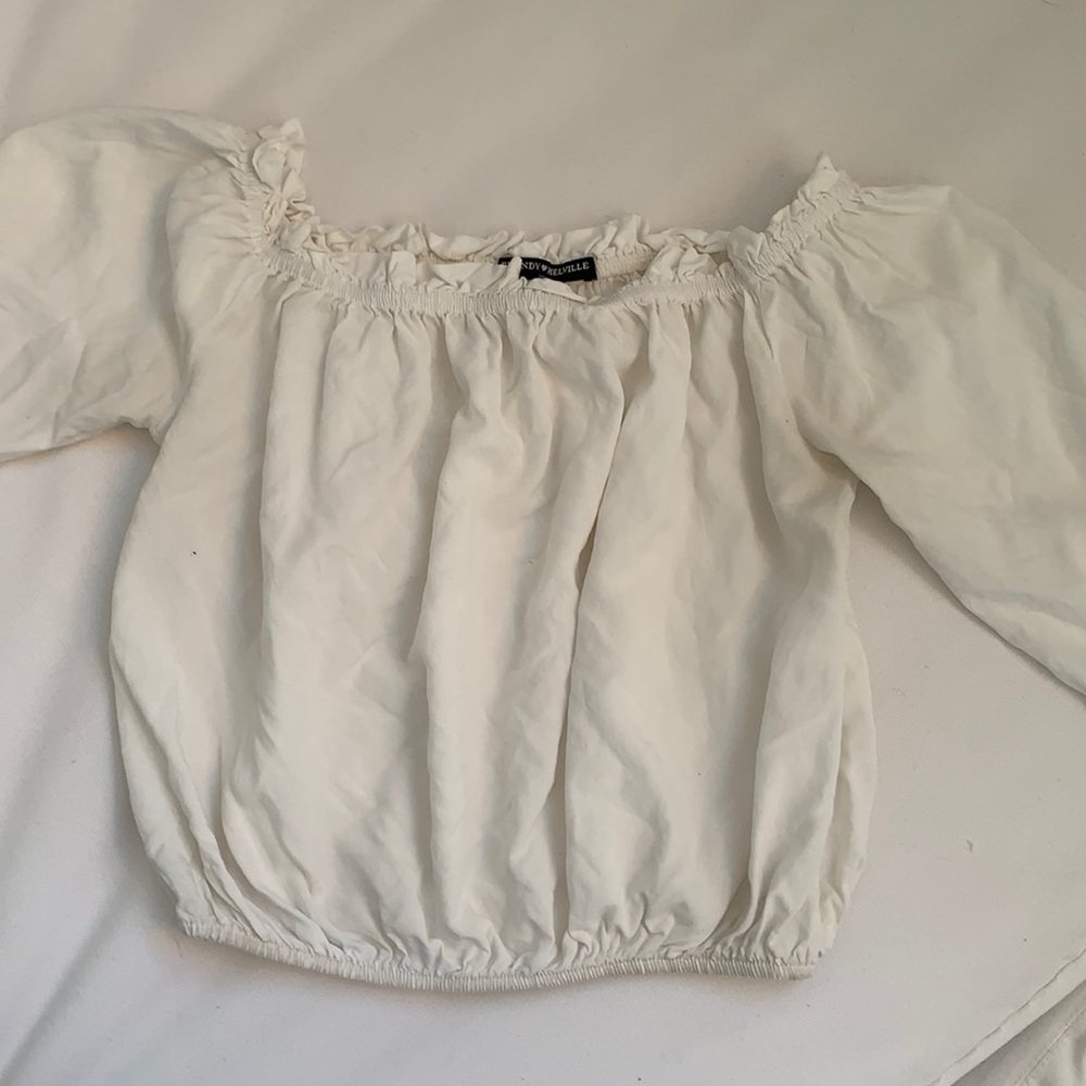 White long sleeve crop top